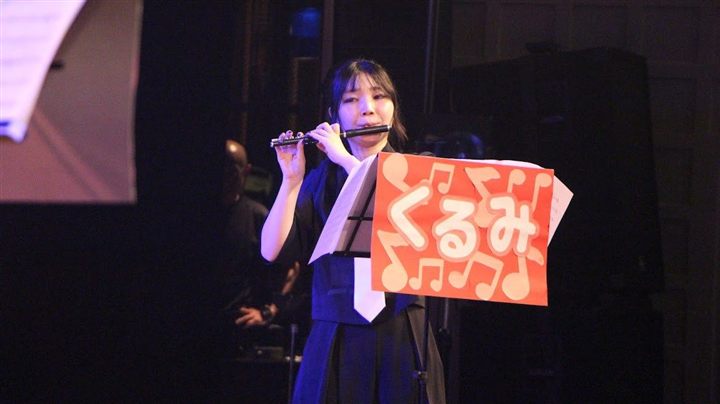 大会ステージに立つCaskadersのメンバー