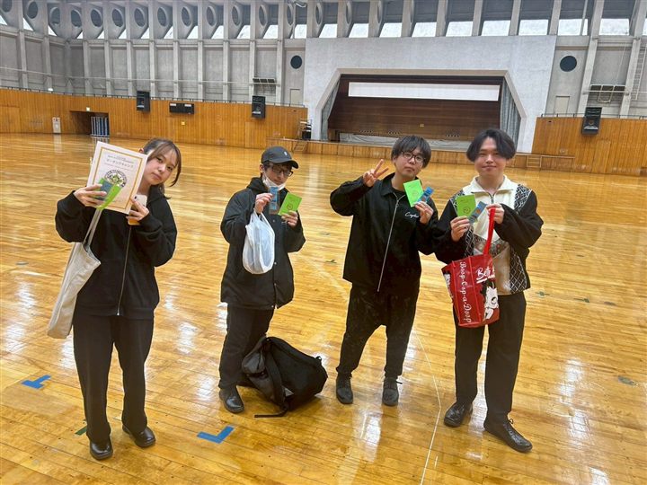 ホール演奏でパフォーマンスするCaskaders