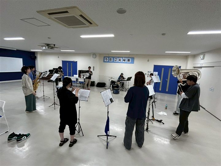 マーチング練習中のCaskadersメンバー