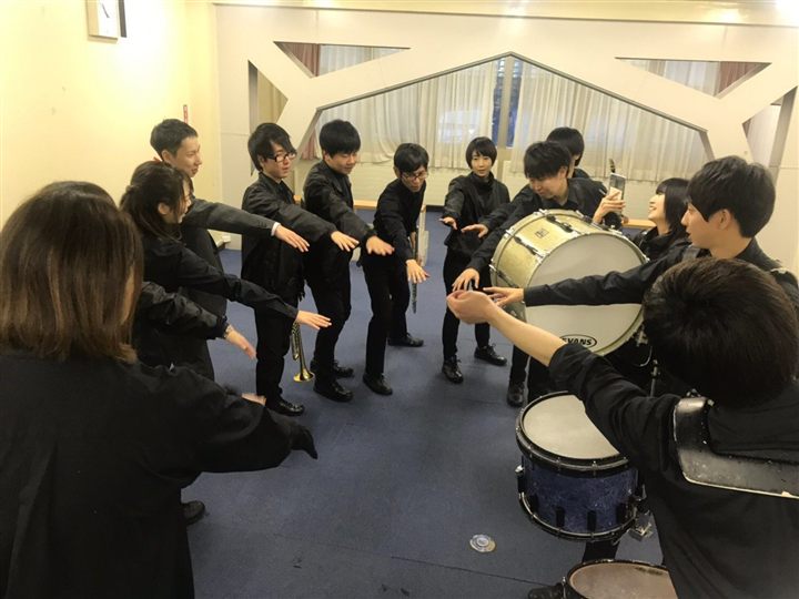 マーチング練習中のCaskadersメンバー