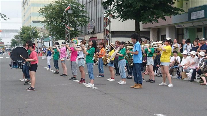 地域イベントに出演する北海道苫小牧市のCaskaders